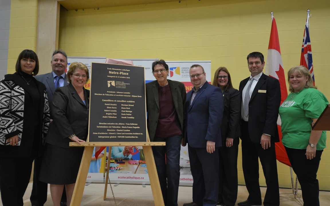 photo officielle de l'inauguration de l'école